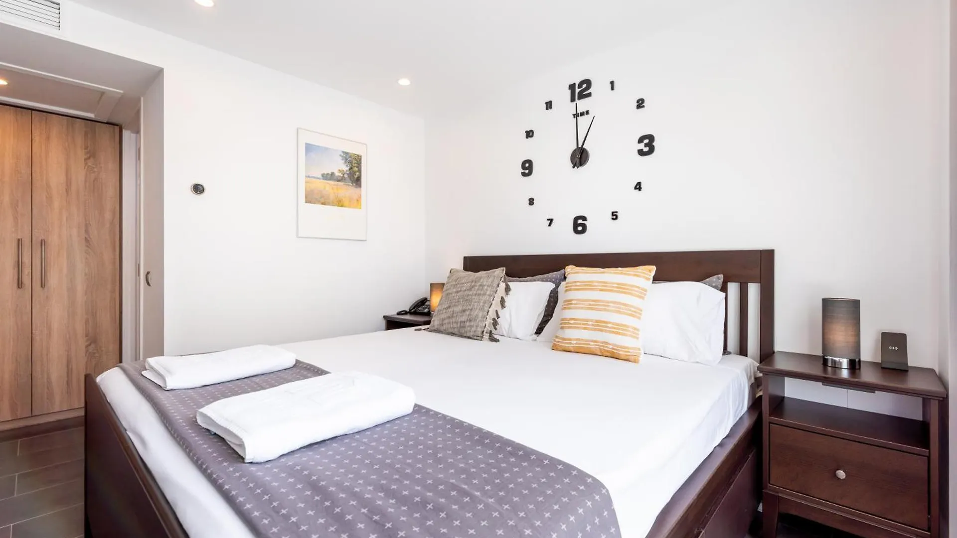 Wintowinrentals Executive Apt In Ocean House Complex 토레몰리노스 0*,  스페인