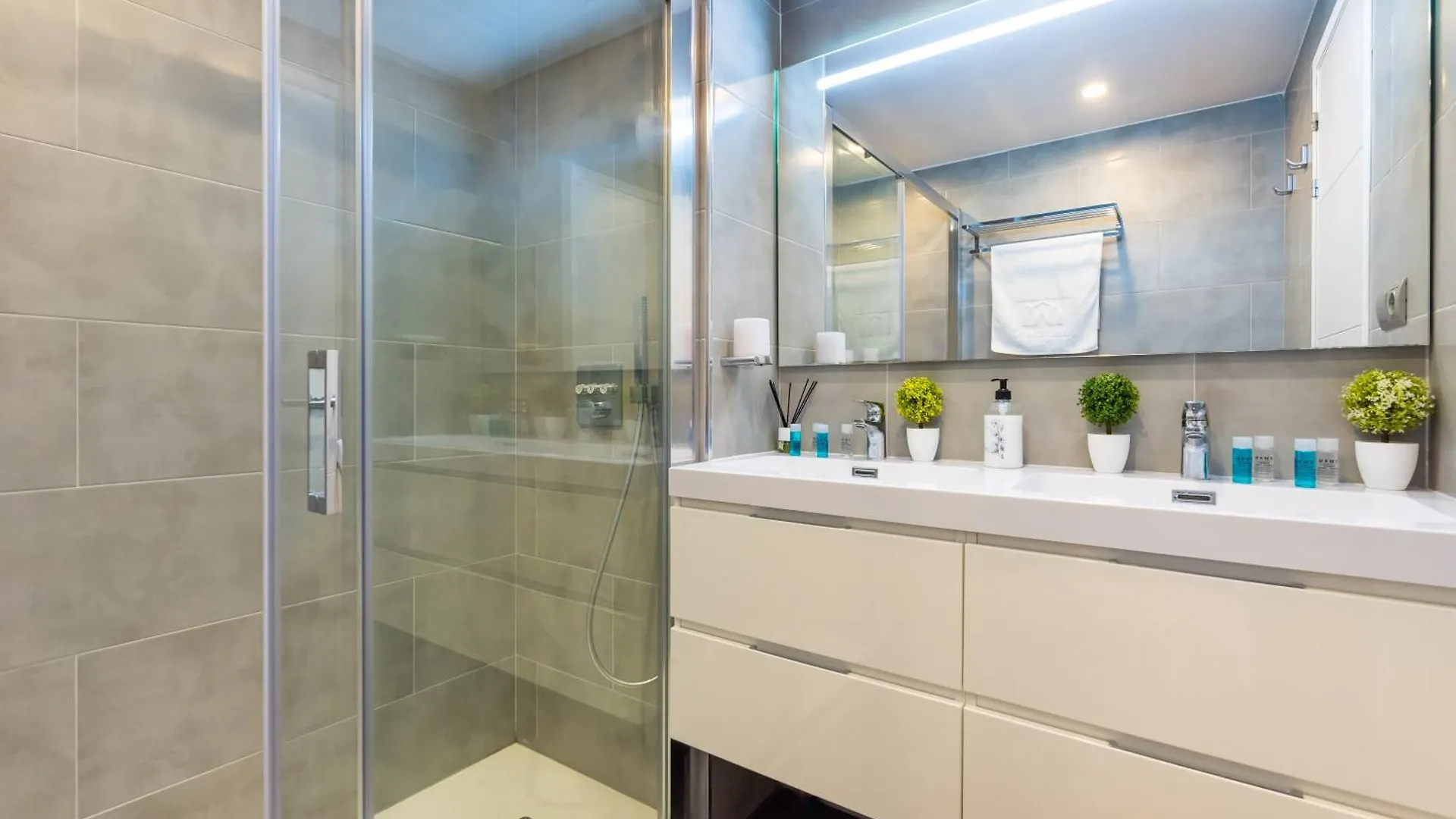 Wintowinrentals Executive Apt In Ocean House Complex 토레몰리노스 아파트